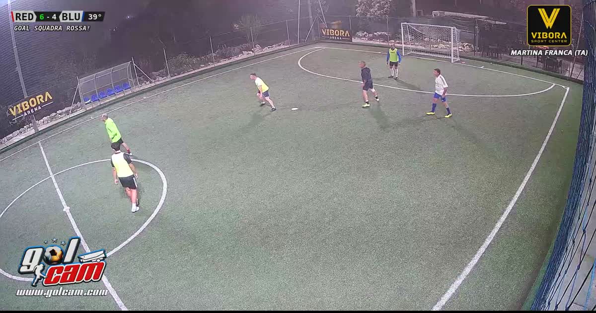 il portiere continua a guardar