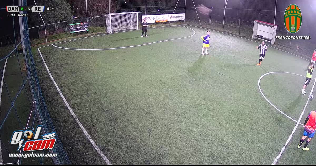 Siluretto da oltre metà campo